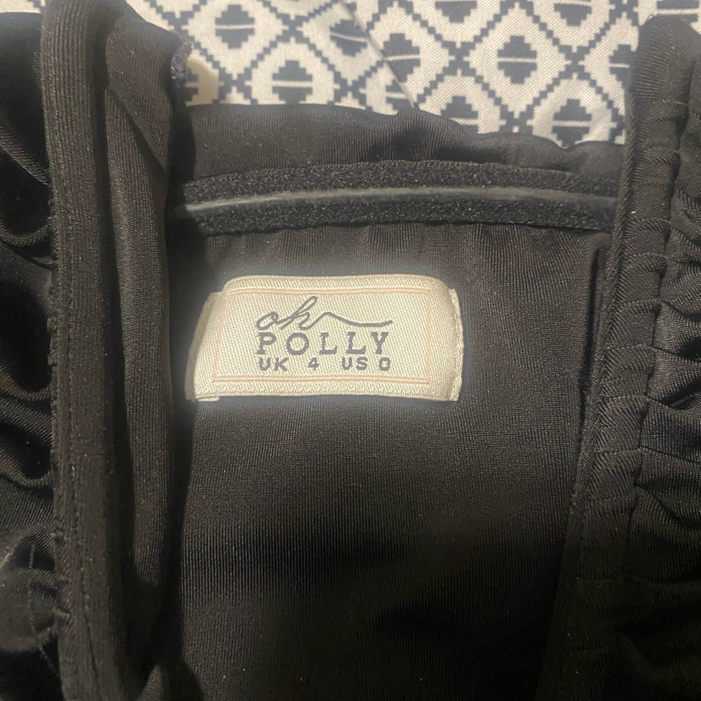 Premium jersey strapless plunge neck top in black